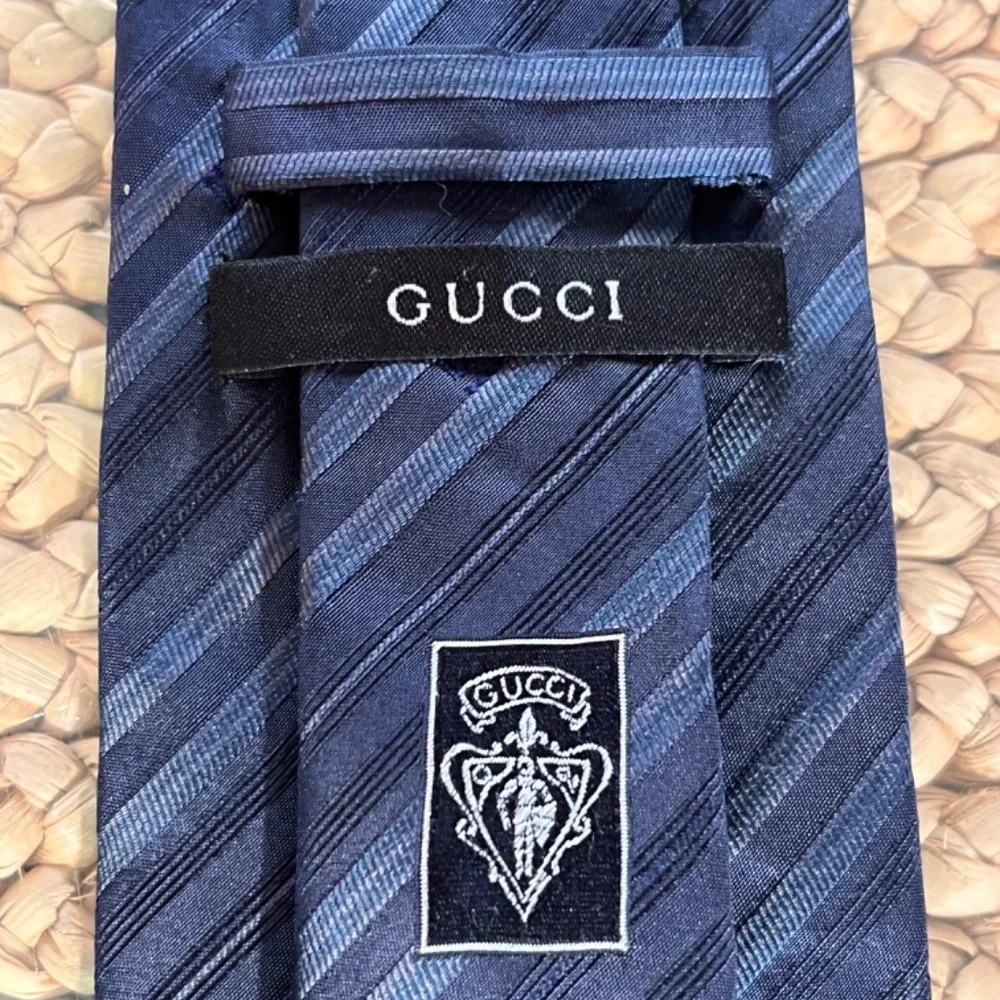 GUCCI Classic Designer Logo Tie 100% Silk Made in Italy - Picture 5 of 8